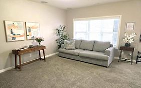 Mahogany Escape - Your Calgary Oasis
